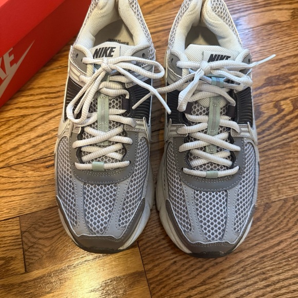 Nike Air Zoom Vomero 5 Sneakers / Cobblestone and Light Bone / Sz 8 - Picture 3 of 8